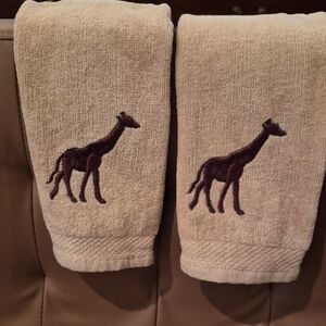 NWT 2 Avanti Giraffe Cream Giraffe Embroidered Face Towels